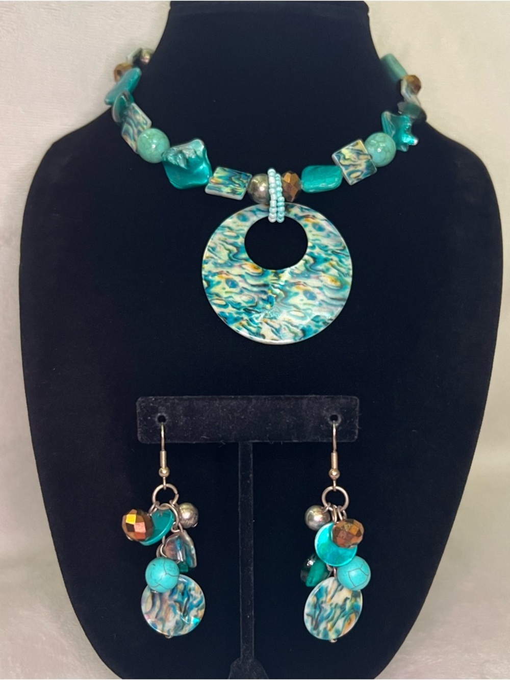 Erica Lyons Shell Necklace & Earring Set